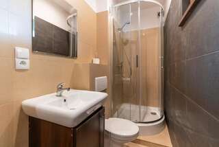 Курортные отели Willa Magnat Шклярска-Поремба Двухместный номер с 2 отдельными кроватями и ванной комнатой-2